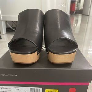 New Vince Camuto black clogs